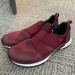 TIEM slipstreams maroon size 9.5